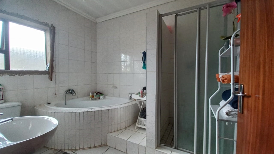 To Let 4 Bedroom Property for Rent in Mandela View Free State